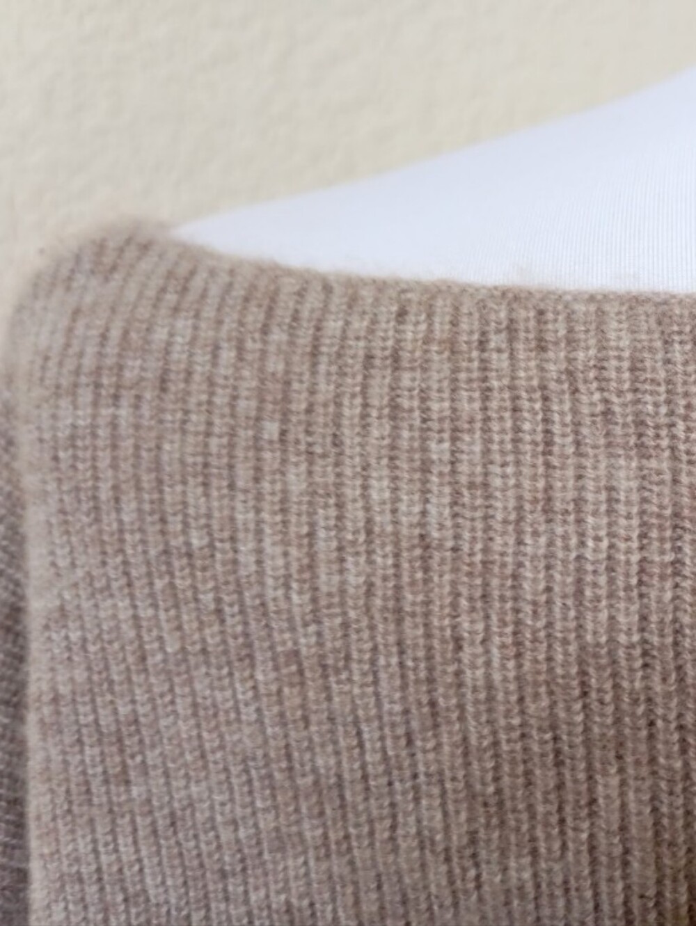 ๐ค Monrow taupe wool and cashmere wide-neck sweater - Picture 8 of 9